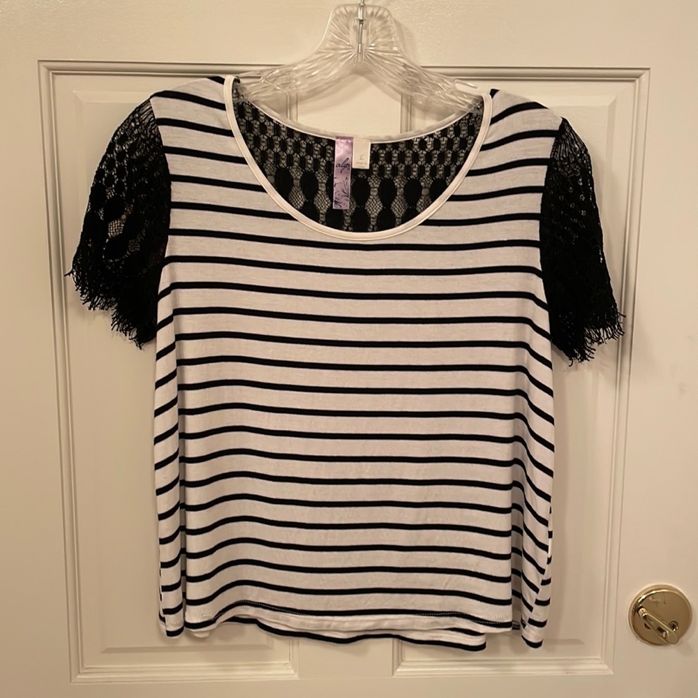 Francesca’s Alya stripe top with lace sleeves and back